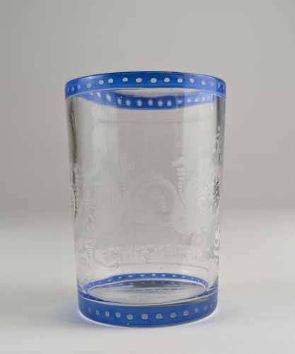 GOBELET en verre gravé à la roue à décor...